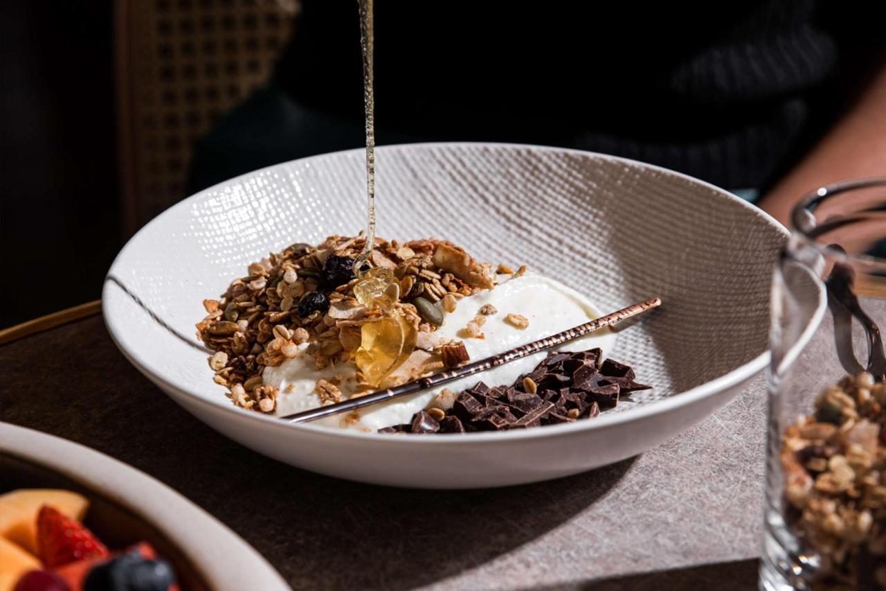 Готель Qt Ньюкасл Екстер'єр фото Muesli with yoghurt