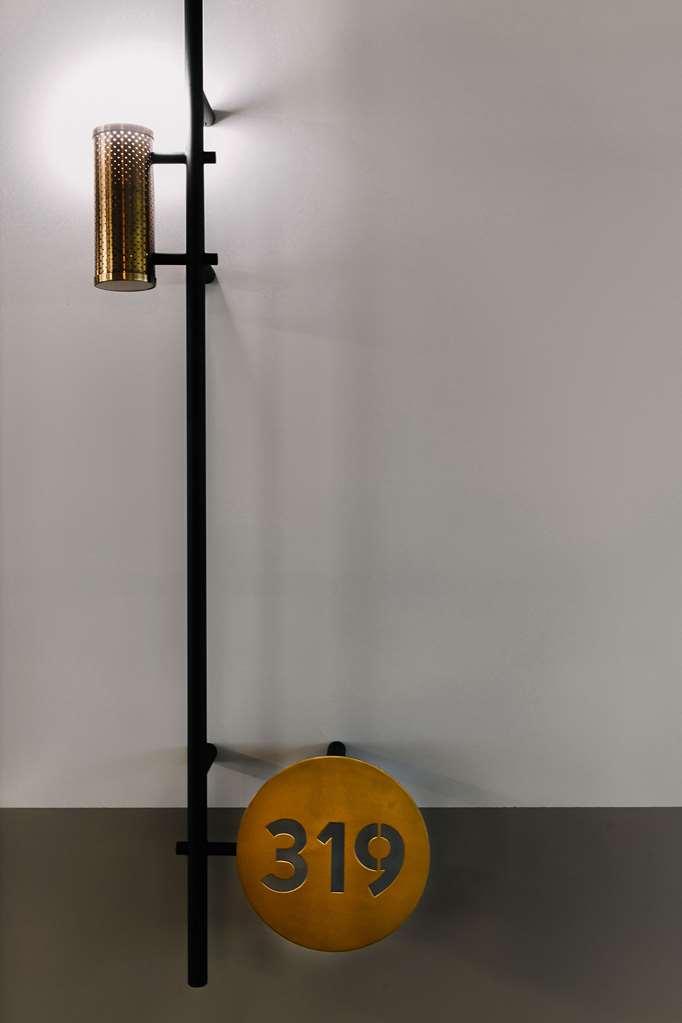 Готель Qt Ньюкасл Номер фото A candle clock
