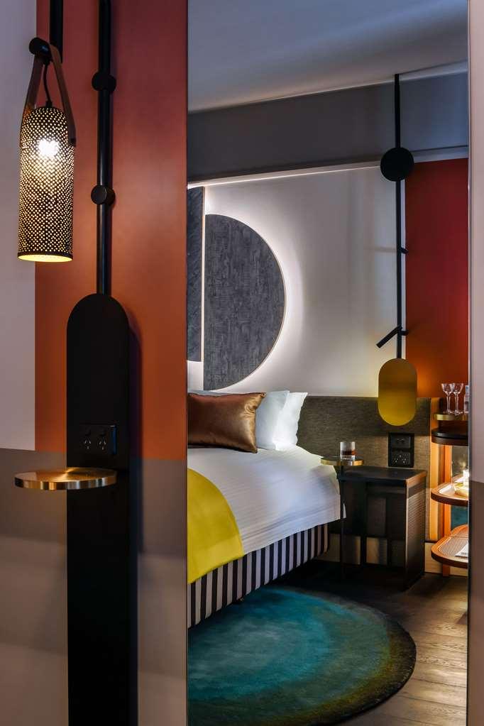 Готель Qt Ньюкасл Номер фото A room at the hotel